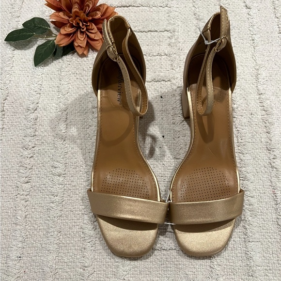 COMFORTVIEW The Orly Sandal Gold Strappy Sandals Low Heel- Size 10W - Picture 6 of 11